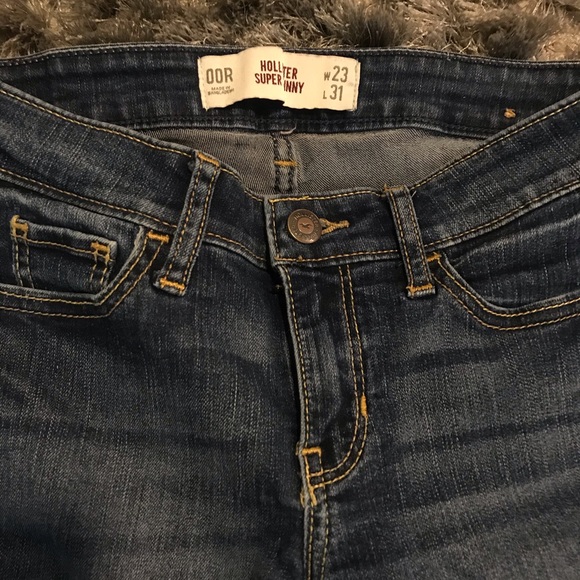 Dark/Medium Wash Hollister Super Skinny Jeans! - Picture 2 of 3